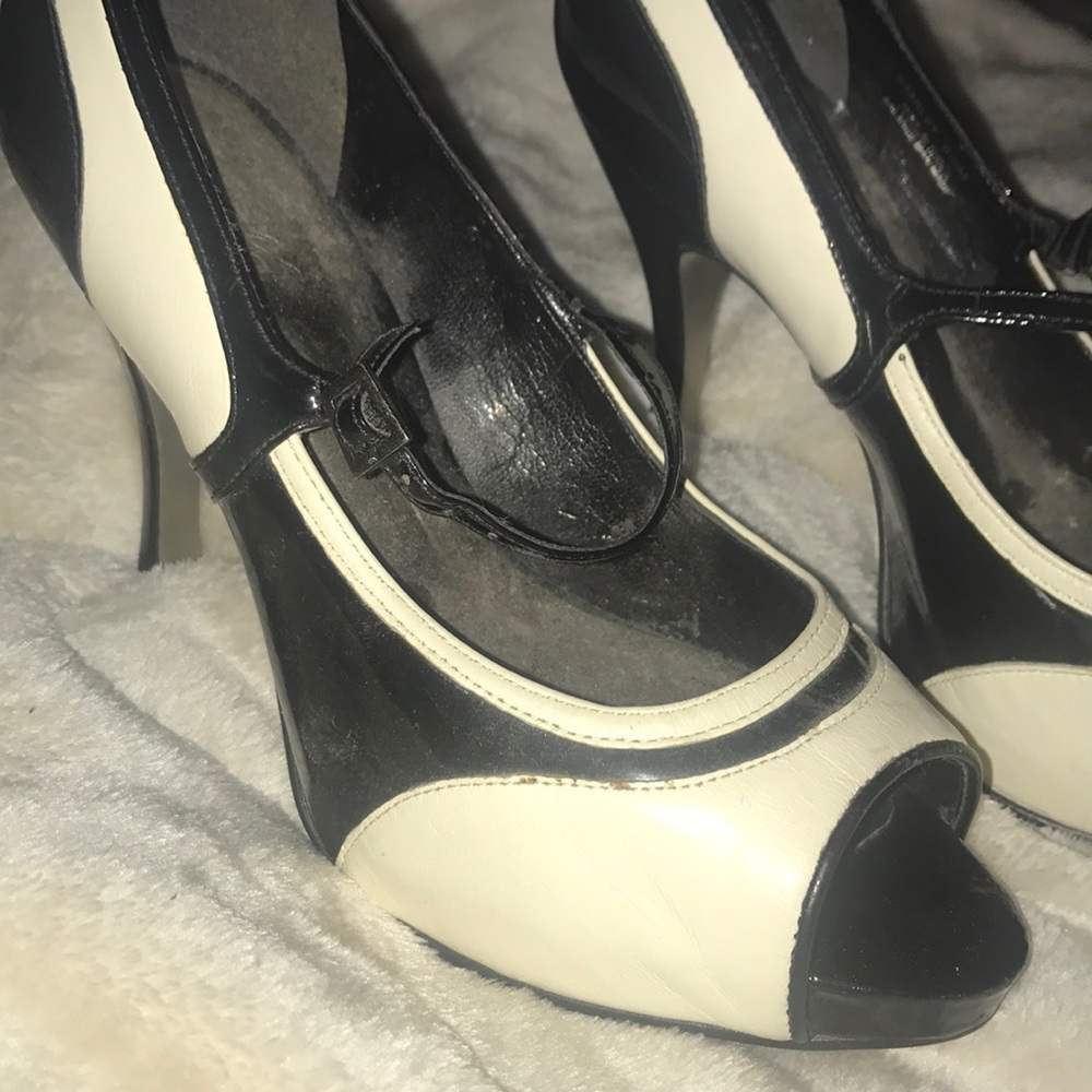 Carlos Santana Black and White Vintage Heels
